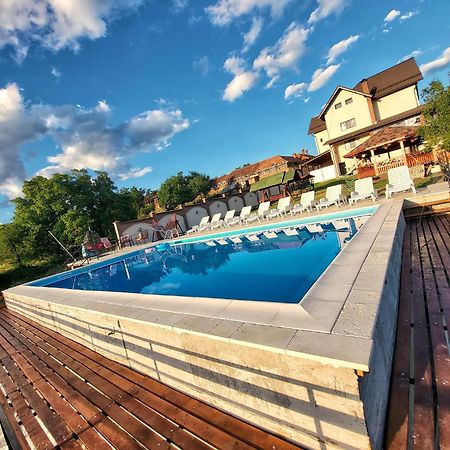 Conacul Lui Bulica Hotel Novaci-Straini Ngoại thất bức ảnh