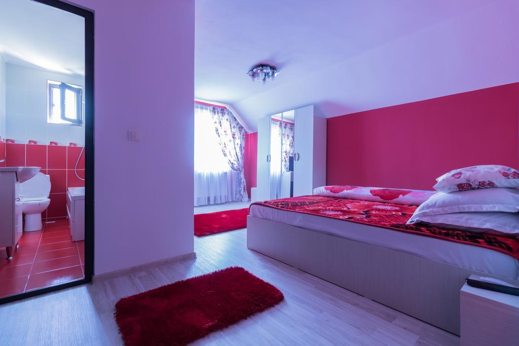 Conacul Lui Bulica Hotel Novaci-Straini Ngoại thất bức ảnh